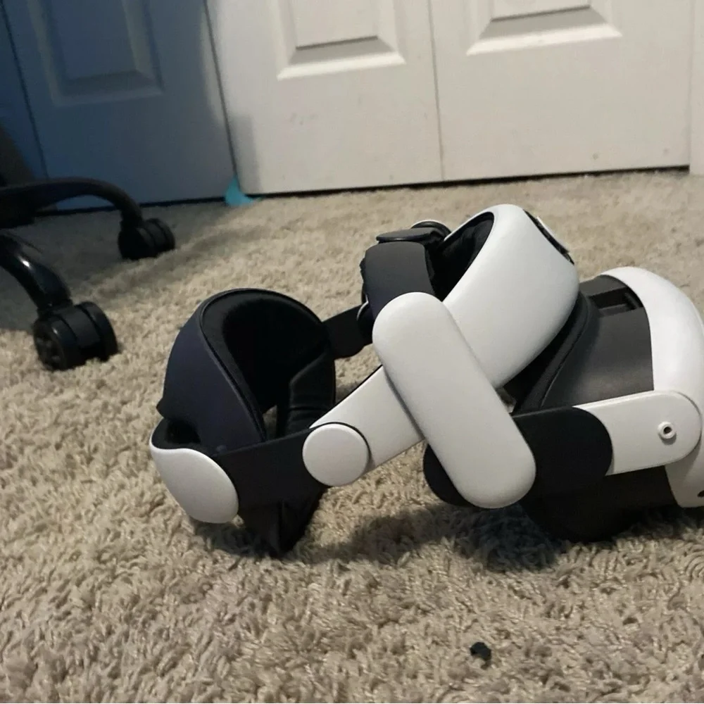 VR Headset with Adjustable Strap - White and Black 512 GB Quest 3 Nothing wrong